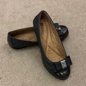 White Mountain Dark Grey Gray Quilted Flats with Bow - Size 7.5 M
